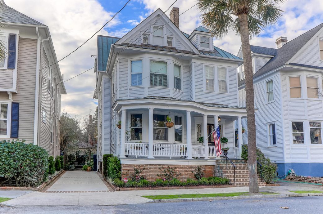 9 Colonial Street: Charming South of Broad Home The Cassina Group Charlesto...