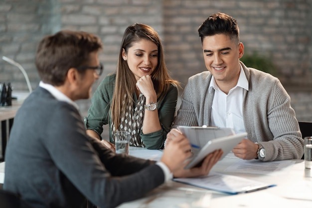 A couple with a realtor